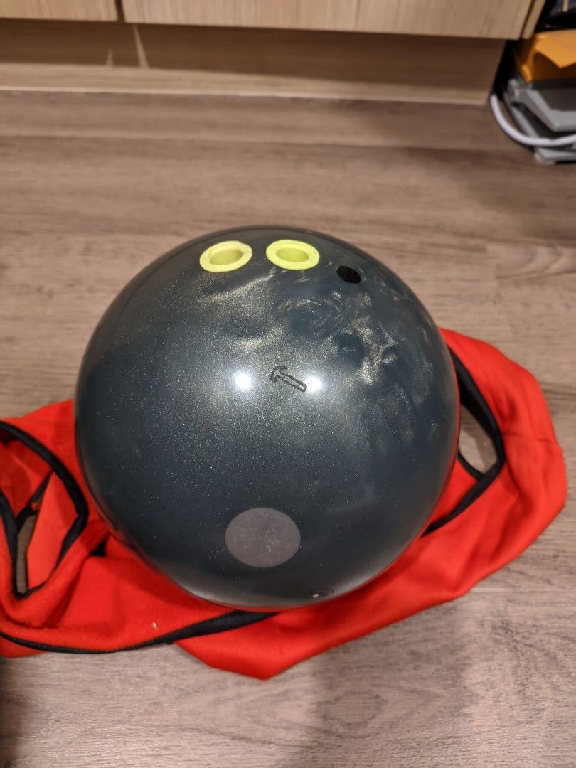 Hammer Black Widow Platinum Bowling Ball 15lbs, Sports Equipment