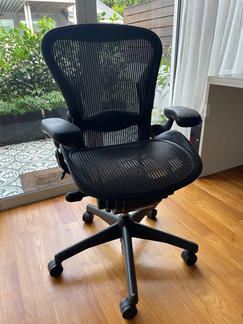 Herman miller aeron auction on sale