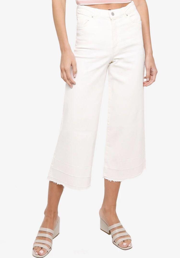 H&m white high waisted jeans hotsell