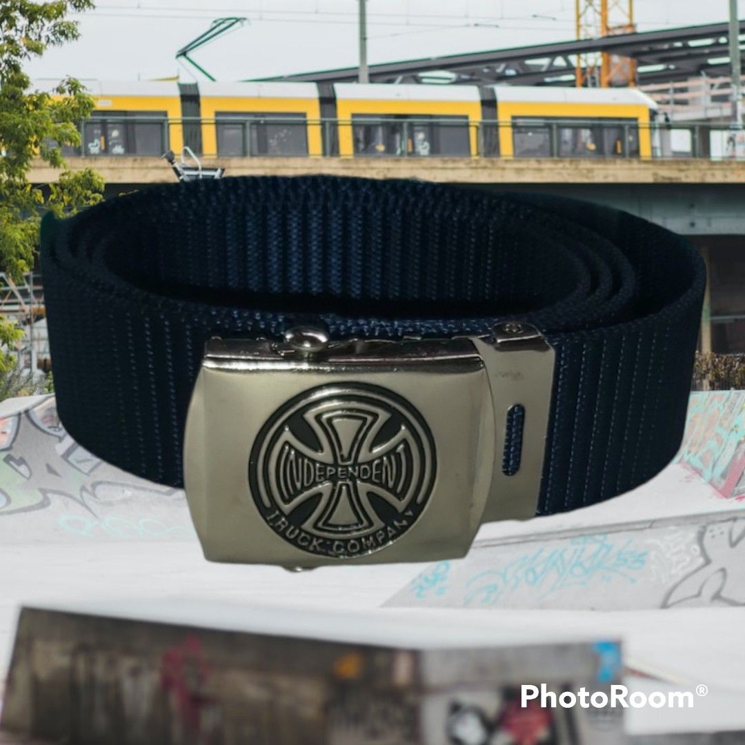 Independent outlet belt buckle