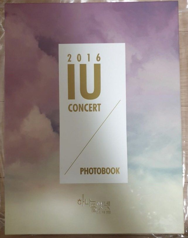 全齊）IU 2016 concert photobook, 玩具收藏品, 偶像周邊, 韓流周邊