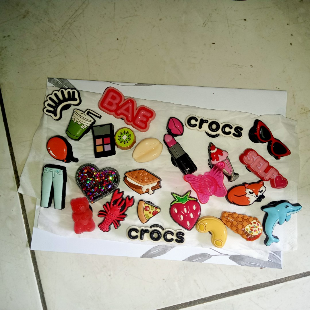 Jibbitz crocs original jibbitz crocs, Fesyen Wanita, Sepatu di Carousell