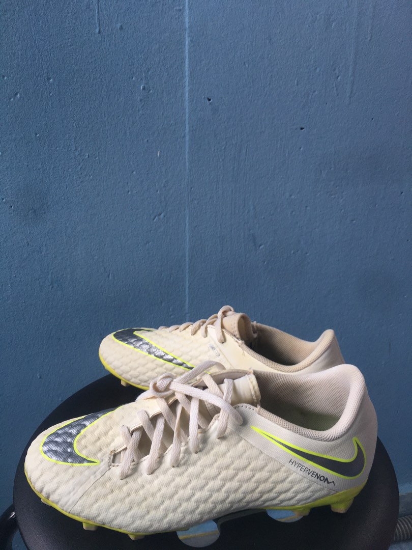Kasut bola outlet nike hypervenom