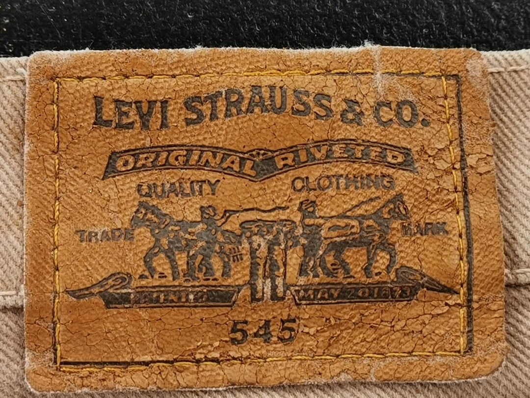 Levis 545 Vintage 1993 copper tab (Category: Jeans) located in San Pedro. Submitted by thriftersthrift (Listing ID 1206166367, Image 1). Description: Waistline 38 length 41 Good condition Issue : need wash/ no pinhole Color rate : 9/10 All items are from ukay bale so manage your expectation..