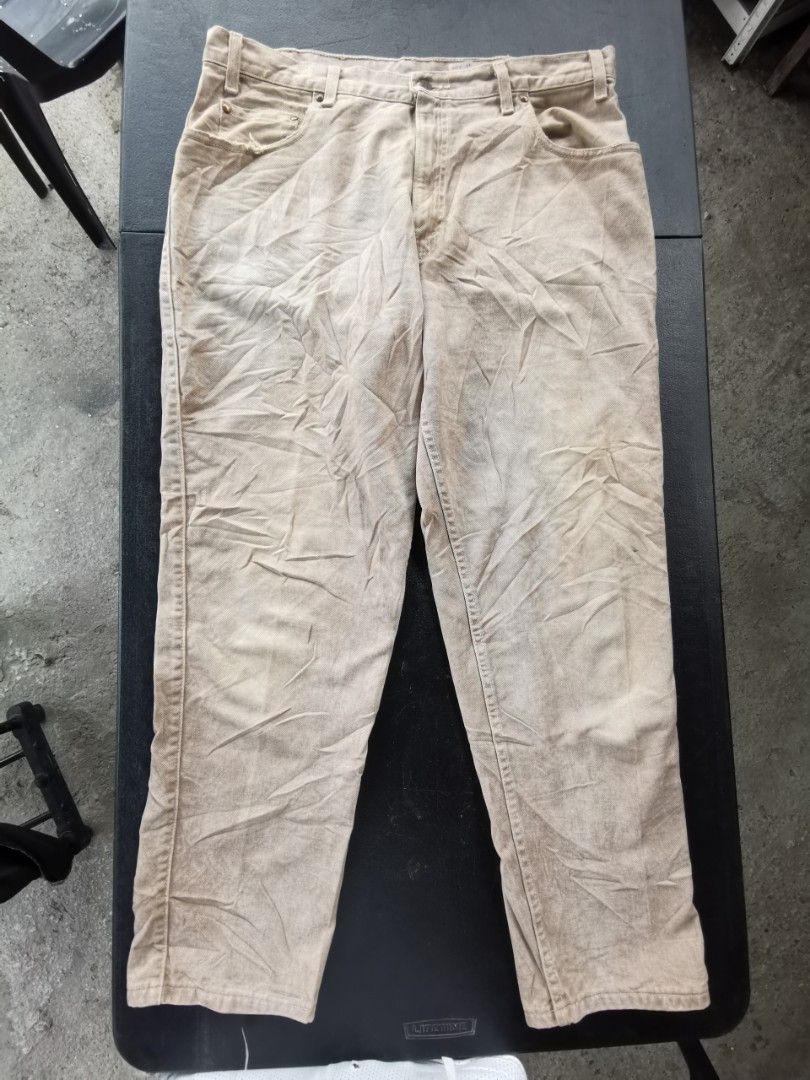 Levis 545 Vintage 1993 copper tab (Category: Jeans) located in San Pedro. Submitted by thriftersthrift (Listing ID 1206166367, Image 2). Description: Waistline 38 length 41 Good condition Issue : need wash/ no pinhole Color rate : 9/10 All items are from ukay bale so manage your expectation..