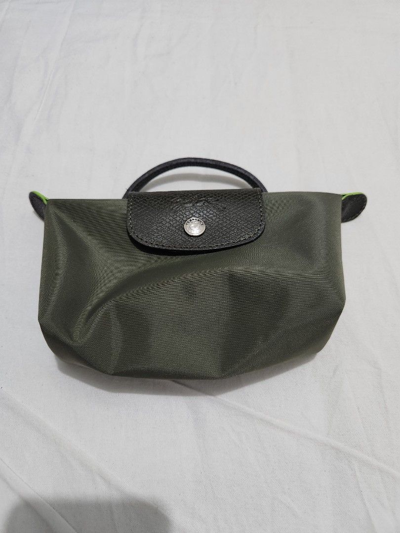 Longchamp Le Pliage leather pouch (Category: Luxury Bags & Wallets) located in Makati City. Submitted by deegue (Listing ID 1206178137, Image 1). Description: see link for details - https://www.farfetch.com/ao/shopping/women/longchamp-le-pliage-leather-pouch-item-17554092.aspx.