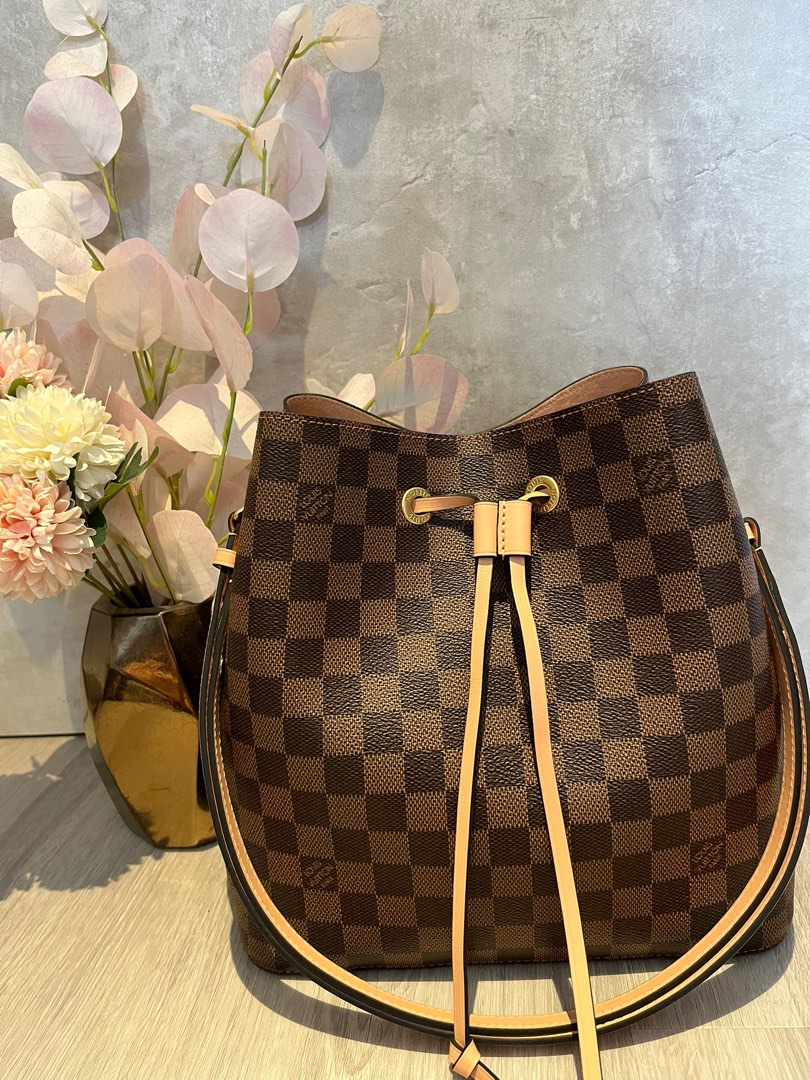 LOUIS VUITTON LOCK ME BUCKET BAG Unboxing + Review + Comparison to Neo Noe  Bag 