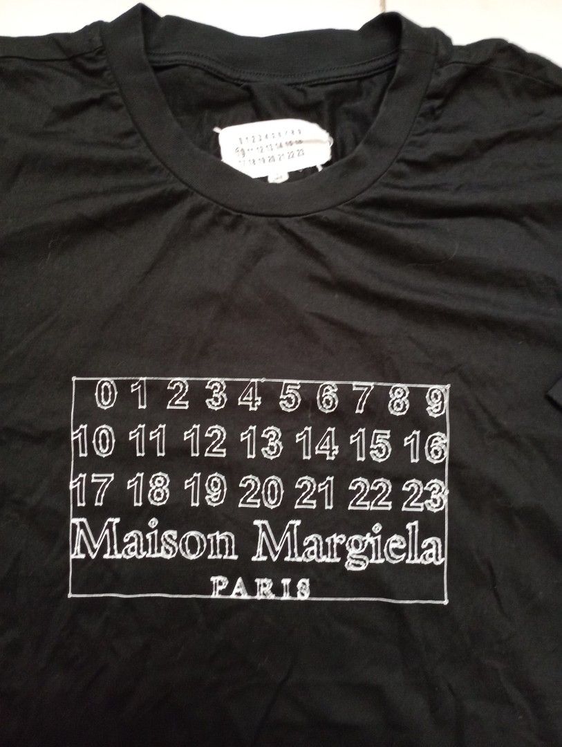 Maison Margiela t shirt (Category: Tshirts & Polo Shirts ) located in Carmona. Submitted by seberstuff (Listing ID 1206271792, Image 2). Description: 9.5/10 very good condition 50 on tags Front - 29 inches Width - 22 Made in Italy add shipping.
