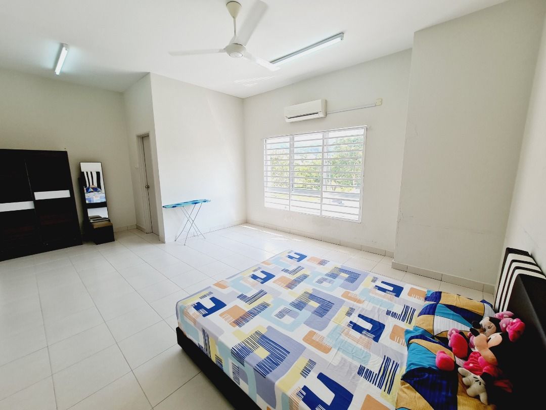 MASTER ROOM AT SEREMBAN 2, BILIK SEWA SAKURA {FREE UTILITY} KLIA2