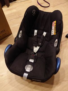Maxi Cosi Car Seat + Quinny Zapp