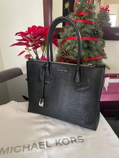 Michael Kors Heidi Signature Logo Semi Lux Tote Bag