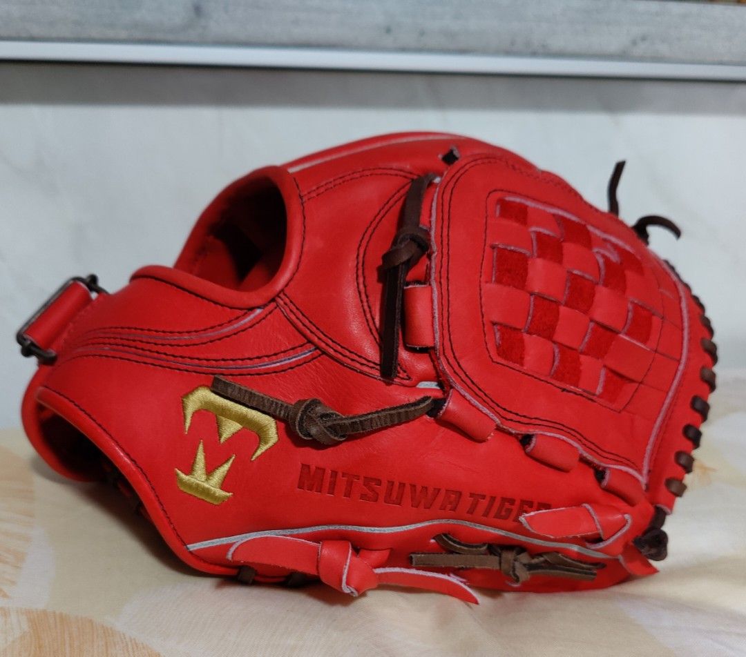 Mitsuwa Tiger Baseball/Softball glove, Sports Equipment, Sports & Games