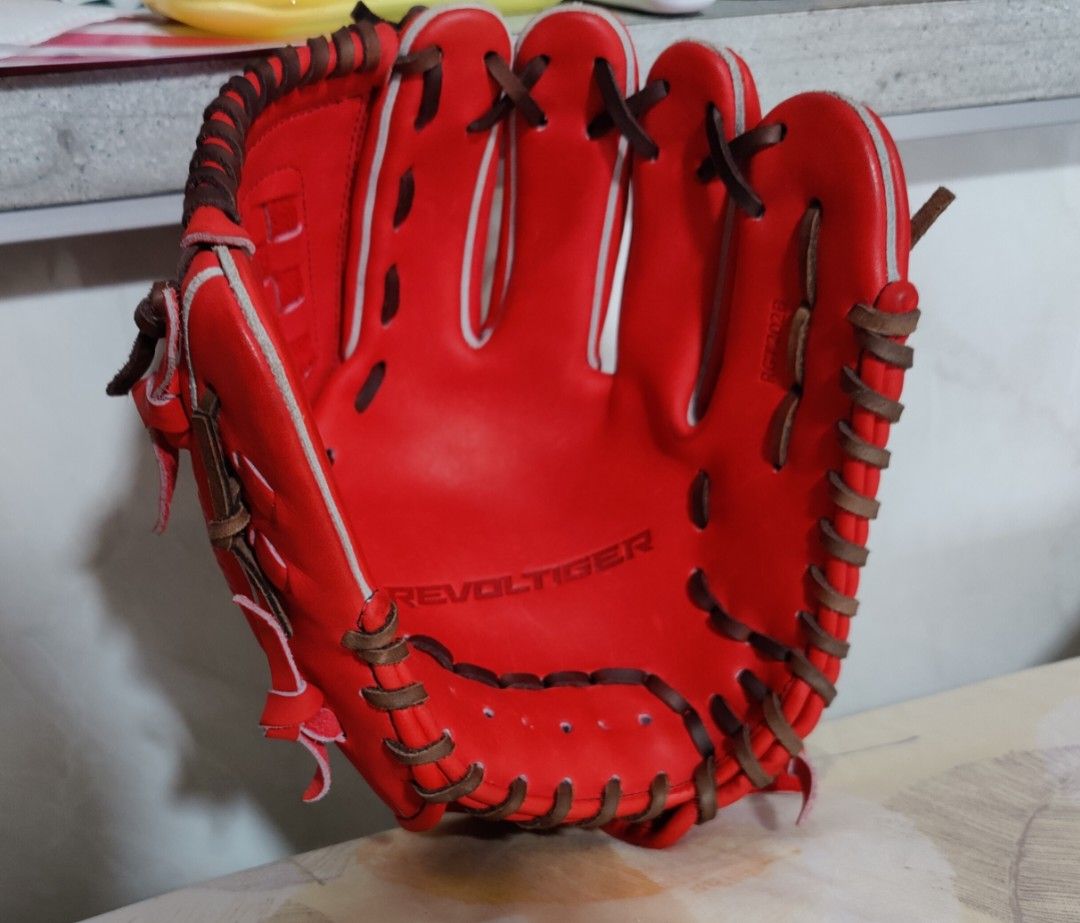 Mitsuwa Tiger Baseball/Softball glove, Sports Equipment, Sports & Games