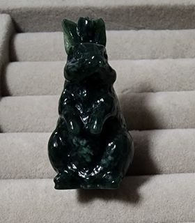 Myanmar Grade A Jade 绿色翡翠“小兔子”, 可做为茶宠或摆件 Rabbit Ornament，缅甸翡翠A货附证书。 40.9 x 20.6 x 21.2 mm

Visit my other listings at:
https://carousell.app.link/XQsTi6ntDsb