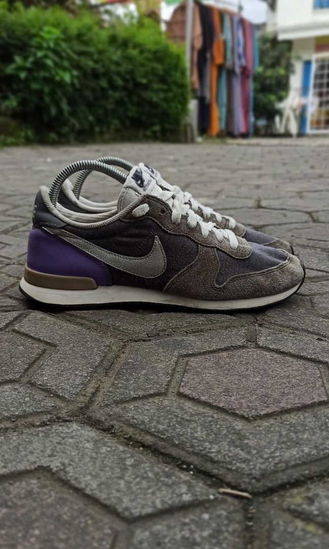 Nike internationalist 40.5 store