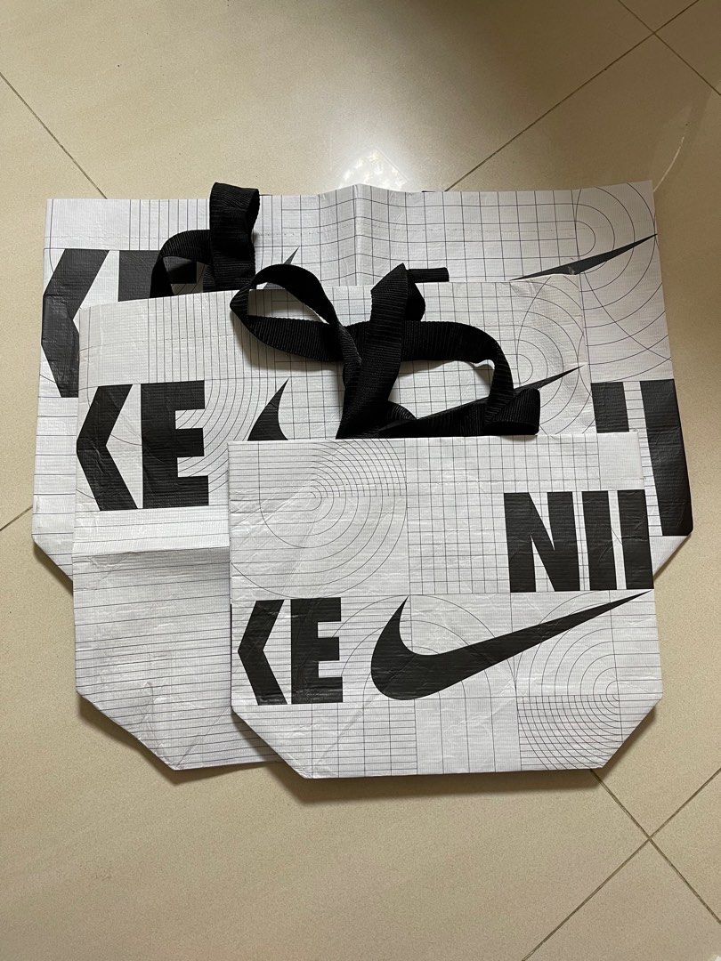 Nike Shopping bag (from Seoul) S,M,L, 男裝, 袋, 腰袋、手提袋、小袋 Carousell