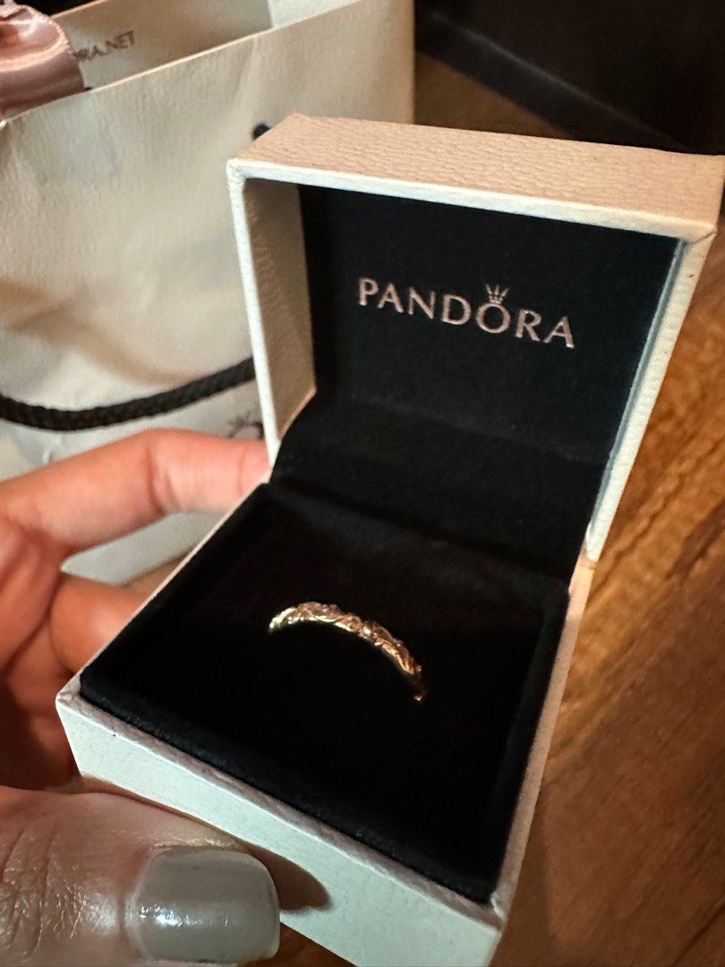 Regal beauty hotsell ring pandora rose