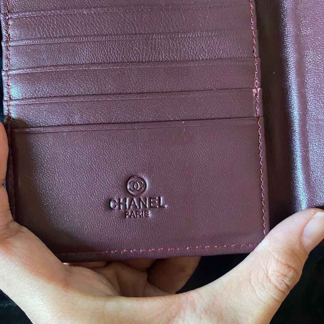 Chanel Classic Passport Holder, 名牌, 飾物及配件- Carousell