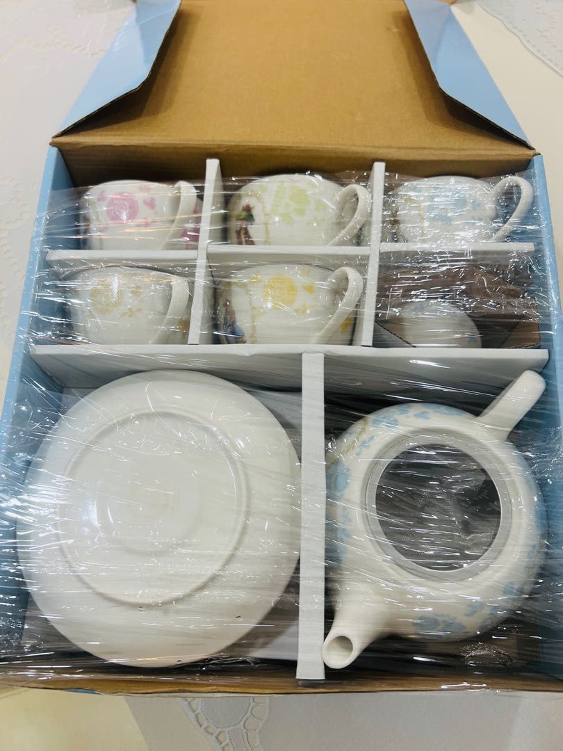 Peter Rabbit teapot set, Furniture & Home Living, Kitchenware