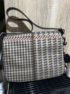 (Category: ) located in . Submitted by matchmatch (Listing ID 1206288591, Image 1). Description: .