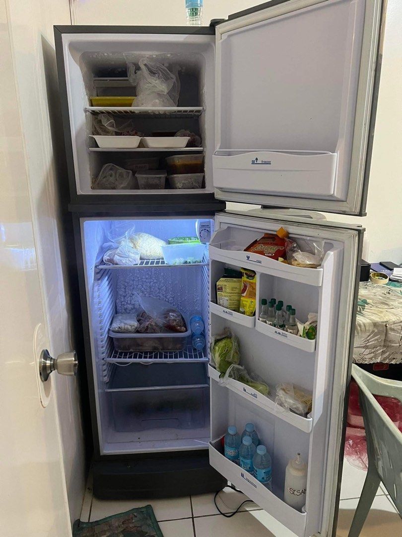 Condura refrigerator 9.8 outlet cubic