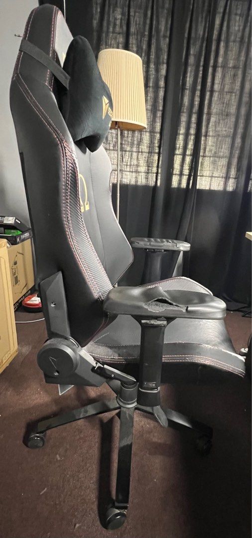 Secret Lab Gaming Chair, Furniture & Home Living, Furniture, Chairs on