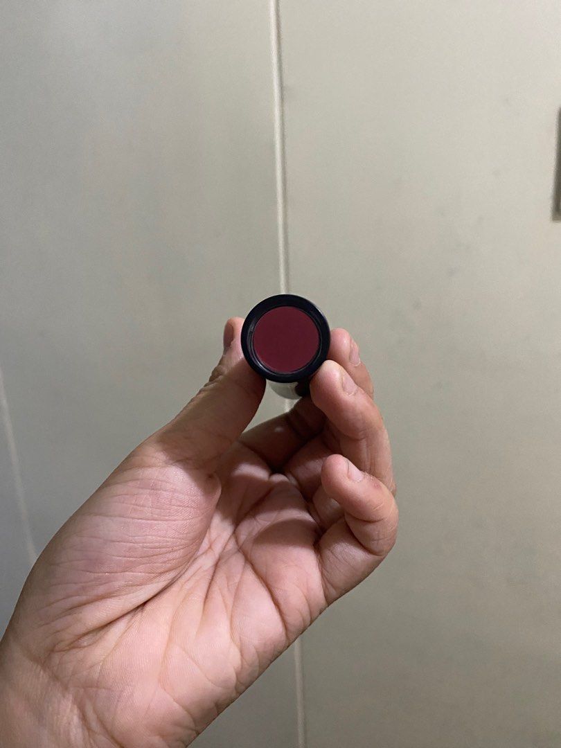 Sephora lipstick (Category: Makeup) located in San Isidro. Submitted by 317.studios (Listing ID 1206212210, Image 2). Description: never used bought in their website.
