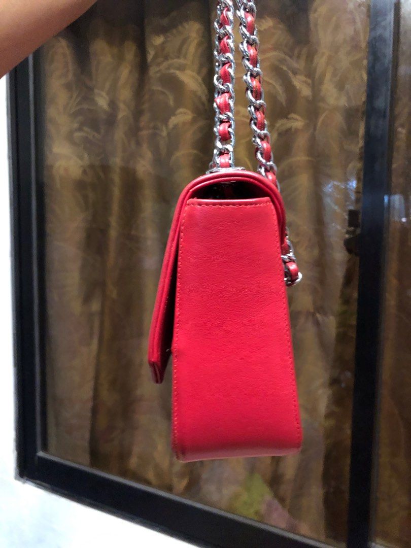 Stingray 2 way bag (Category: Luxury Bags & Wallets) located in Quezon City. Submitted by yunajohan24 (Listing ID 1206116455, Image 3). Description: Stingray handbqg/shoulder bag.