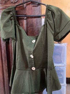 Sunday cafe-friendly green top