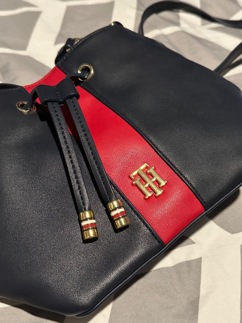 Tommy Hilfiger bucket bag / cross body, Women's Fashion, Bags & Wallets