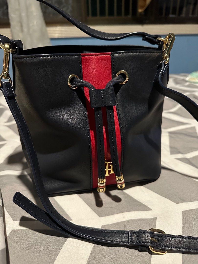Tommy Hilfiger bucket bag / cross body, Women's Fashion, Bags & Wallets