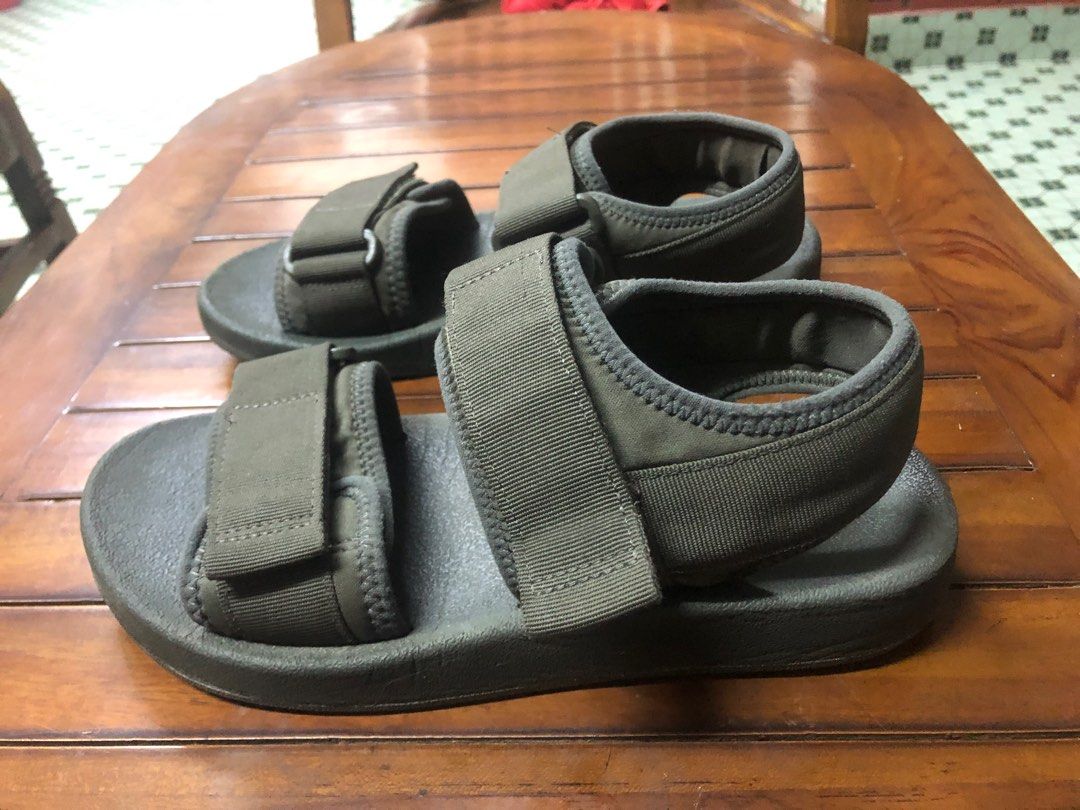 Uniqlo tape sandals outlet