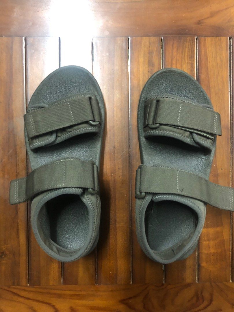 Uniqlo tape sale sandals