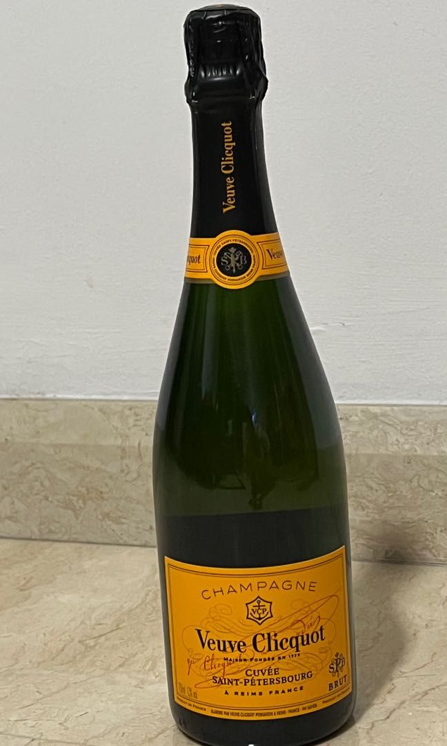Veuve Clicquot Yellow Label Réserve Cuvée, Food & Drinks ...