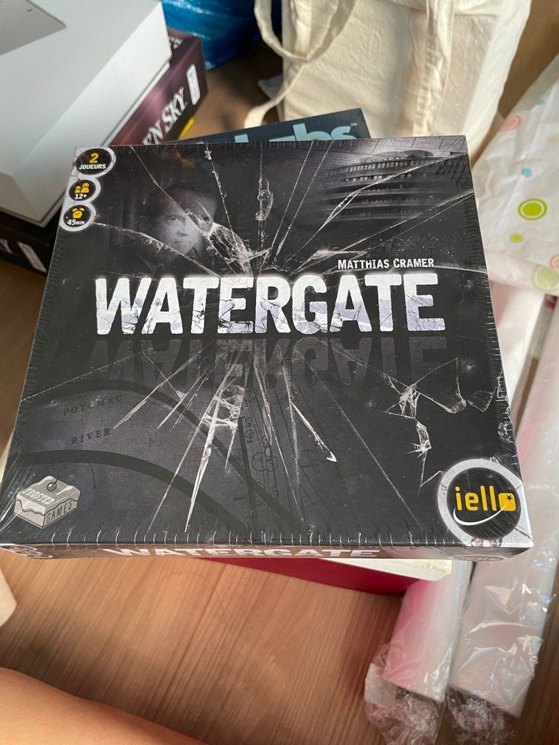 Watergate board game (French version), Hobbies & Toys, Toys & Games on