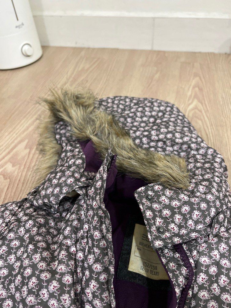 Winter jacket (Category: Coats, Jackets and Outerwear) located in Kuala Lumpur. Submitted by m.puiteng (Listing ID 1206107283, Image 2). Description: Esprit kid size 12-13 years old but for petite girls.