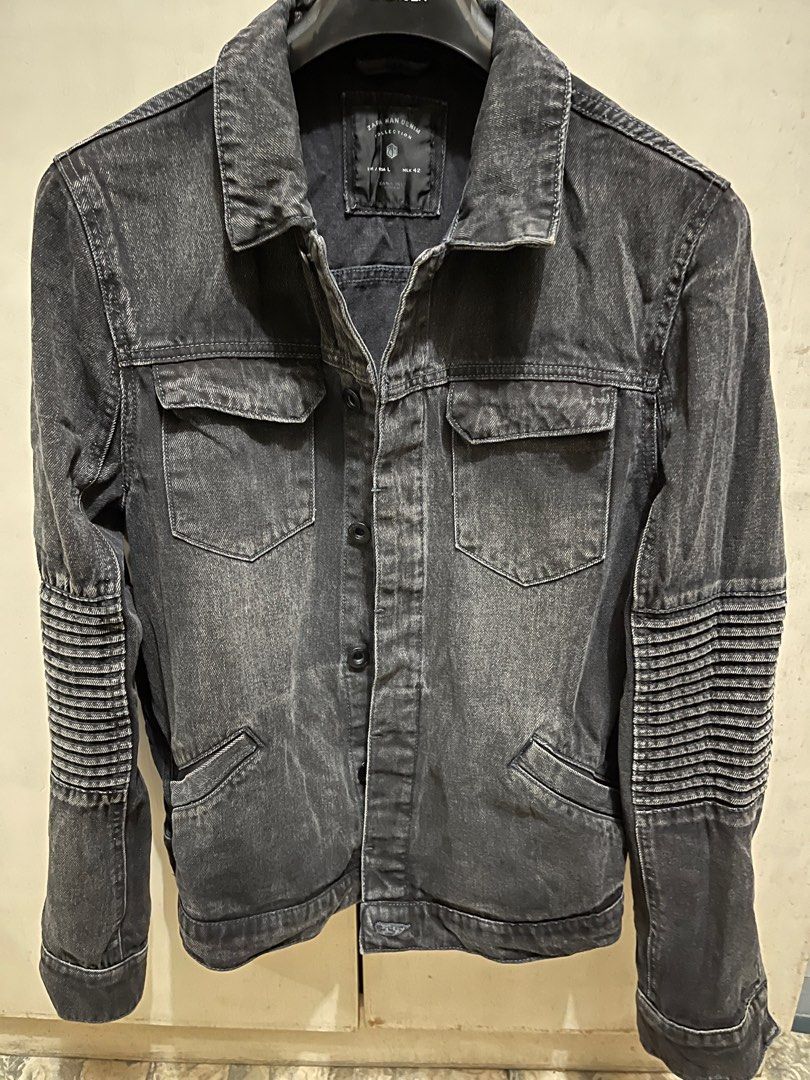 Zara denim biker jacket (Category: Coats, Jackets and Outerwear) located in Makati City. Submitted by mpr3rd (Listing ID 1206202177, Image 1). Description: Used a few times. Doesn’t fit me anymore. Size runs small. Large on tag but would best fit a small or a medium. Pit to pit - 19” Shoulder width - 17” Sleeve length - 26.5”.