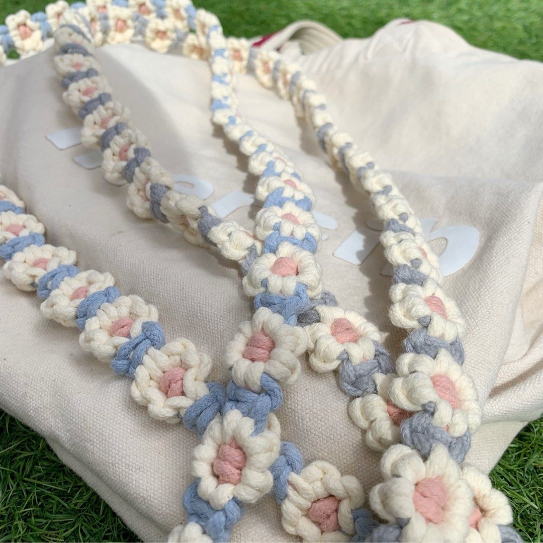 Handmade Macrame Flower phone strap Camera Strap Wristlet  花花手機掛繩電話繩掛頸繩全人手編織🌸 可客製, 名牌, 飾物及配件- Carousell