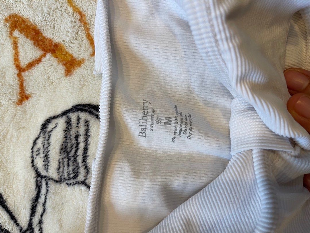 Baliberry bikini top medium, Women's Fashion, Swimwear, Bikinis