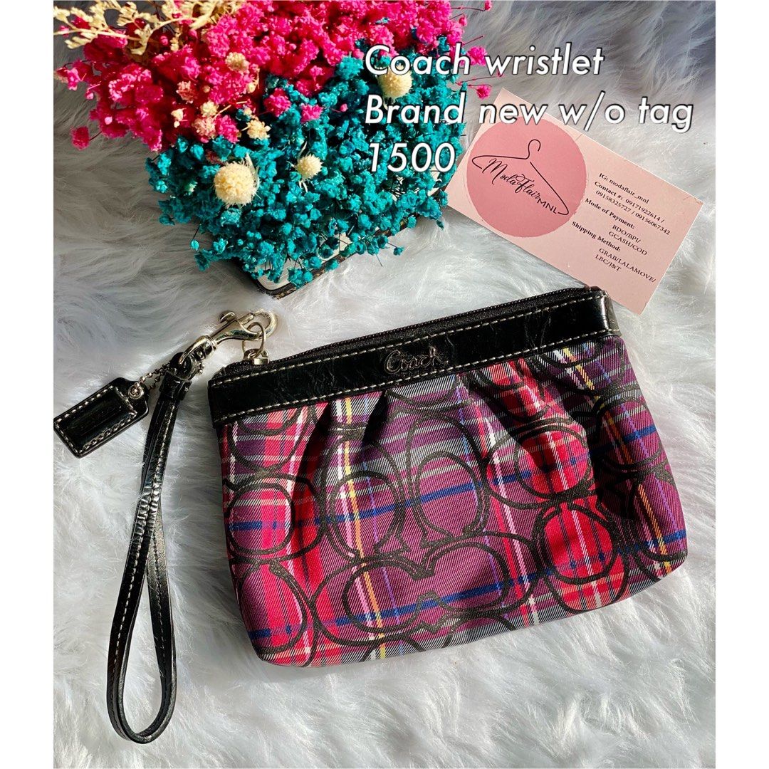 Brand new Coach wristlet wallet Authentic (Category: Luxury Bags & Wallets) located in Pasig City. Submitted by 00shan00 (Listing ID 1200677903, Image 1). Description: 100% Authentic COACH Wristlet wallet. Bought from US Pasig Location Can do shipping of delivery via Lalamove/Grab Payment thru Gcash or Bank Fransfer or COD.
