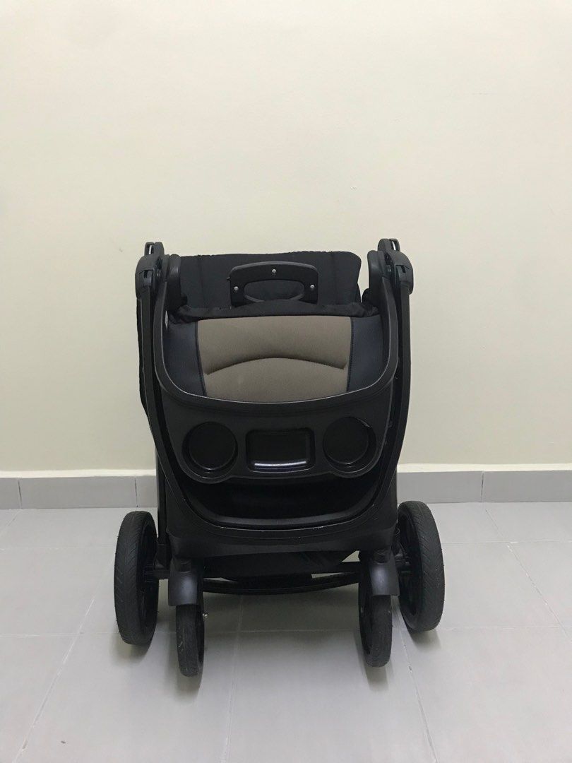 Chicco Bravo Primo Stroller, Babies & Kids, Going Out, Strollers on
