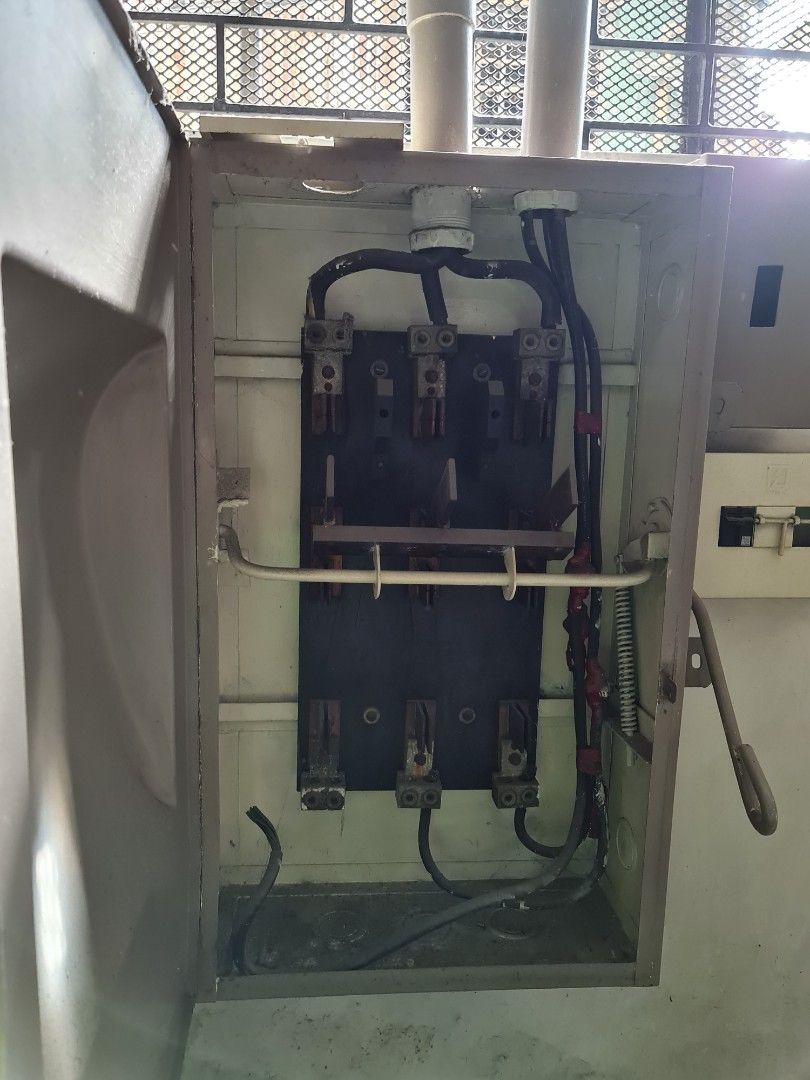 Circuit breaker & double throw switch 3 phase, Commercial & Industrial