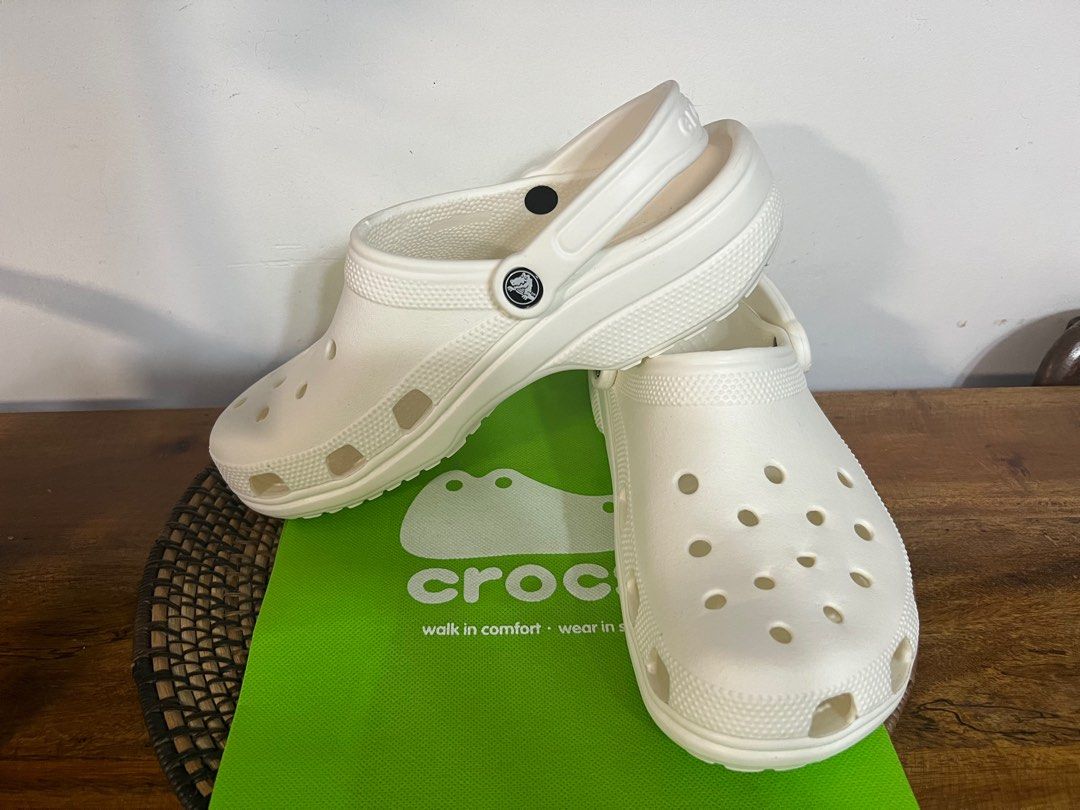 Crocs Clogs, Men's Fashion, Footwear, Slippers & Slides on Carousell