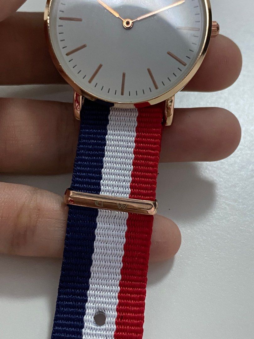 DANIEL WELLINGTON BLUE WHITE RED STRAP