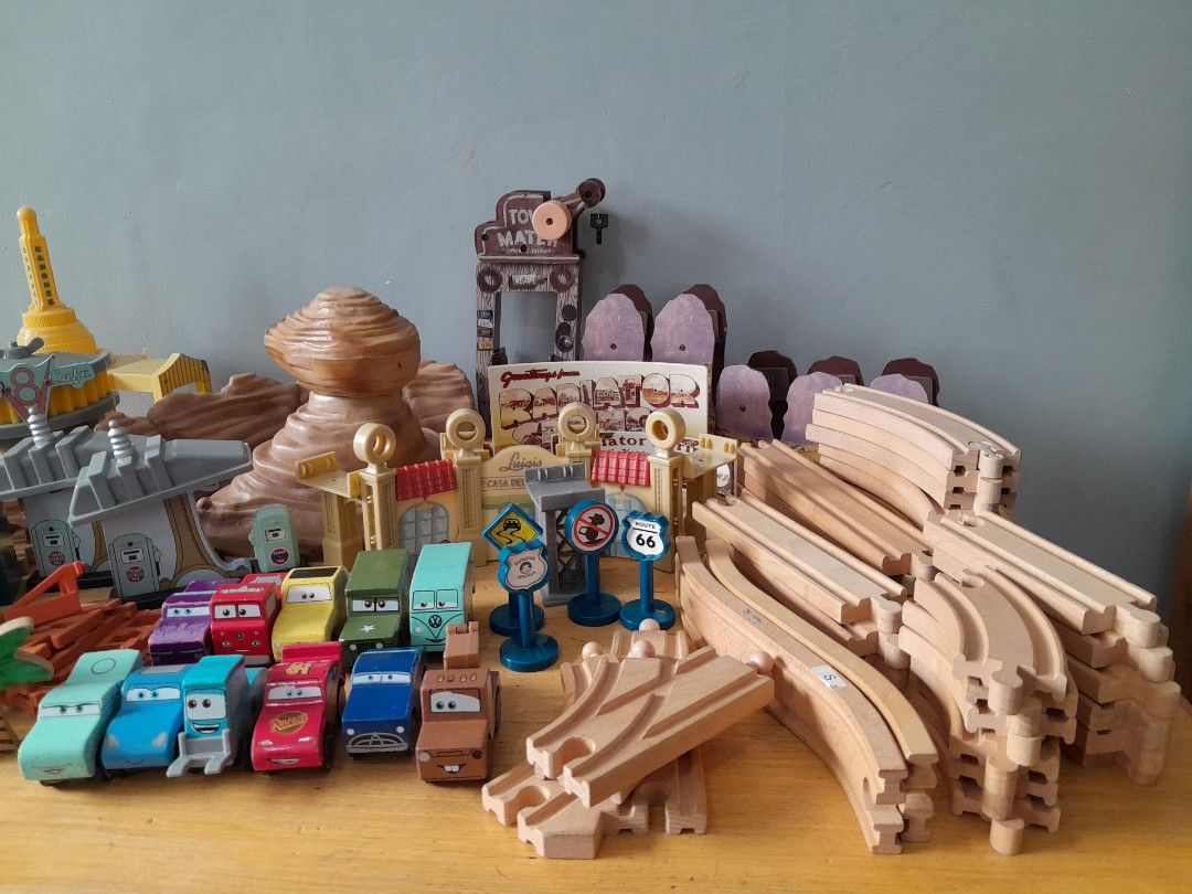 Disney Cars Radiator Springs Racing Raceway Disney Cars Radiator Springs Race Track, Hobbies & Toys, Toys & Games ...