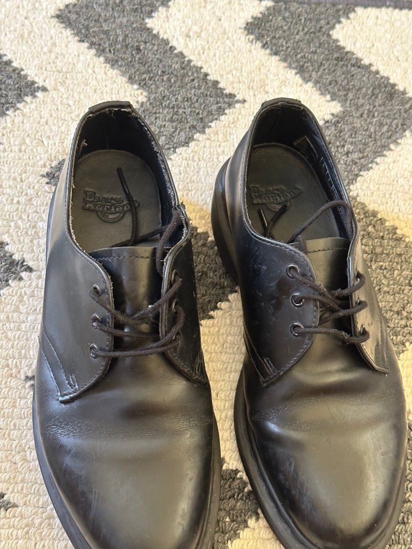 Dr. Marten air cushion sole Fesyen Pria Sepatu Sepatu Formal di Carousell