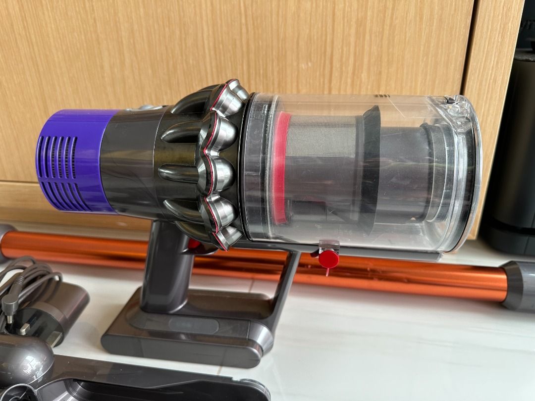 Dyson V10 Absolute Vacuum cleaner including all accessories, excellent