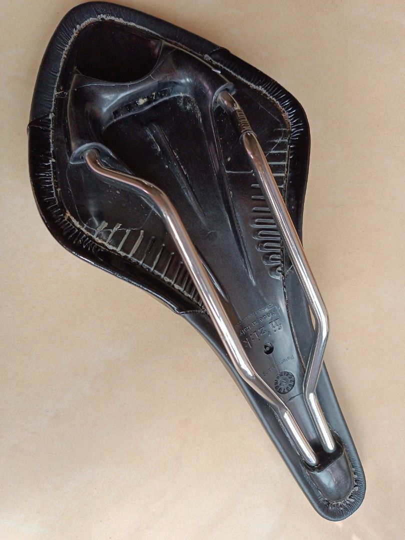 fizik arione wing flex saddle