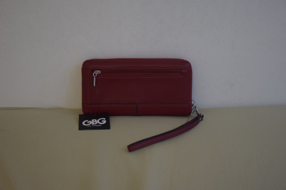 G by Guess GBG Wallet (from US) (Red) (Category: Luxury Bags & Wallets) located in Santa Rosa. Submitted by ysabelle88 (Listing ID 1200641079, Image 3). Description: G by Guess GBG Wallet (from US) - Color: Red - Good as new, never been used - Original and bought from the US - In good condition, no damages RFS: Need funds Price is still negotiable.