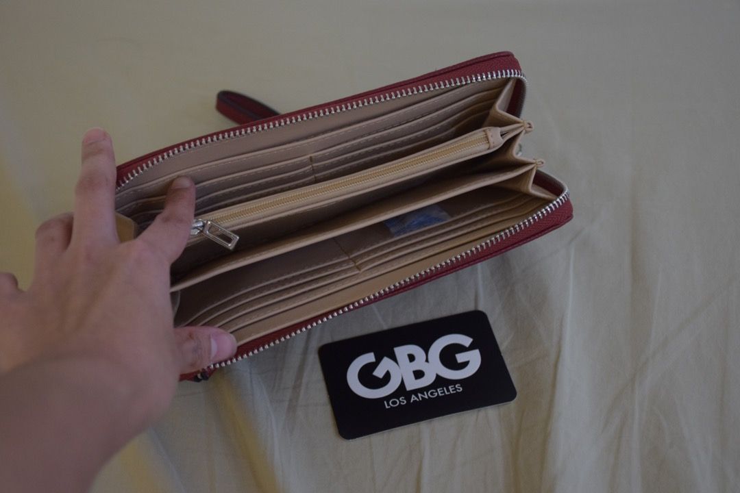 G by Guess GBG Wallet (from US) (Red) (Category: Luxury Bags & Wallets) located in Santa Rosa. Submitted by ysabelle88 (Listing ID 1200641079, Image 2). Description: G by Guess GBG Wallet (from US) - Color: Red - Good as new, never been used - Original and bought from the US - In good condition, no damages RFS: Need funds Price is still negotiable.